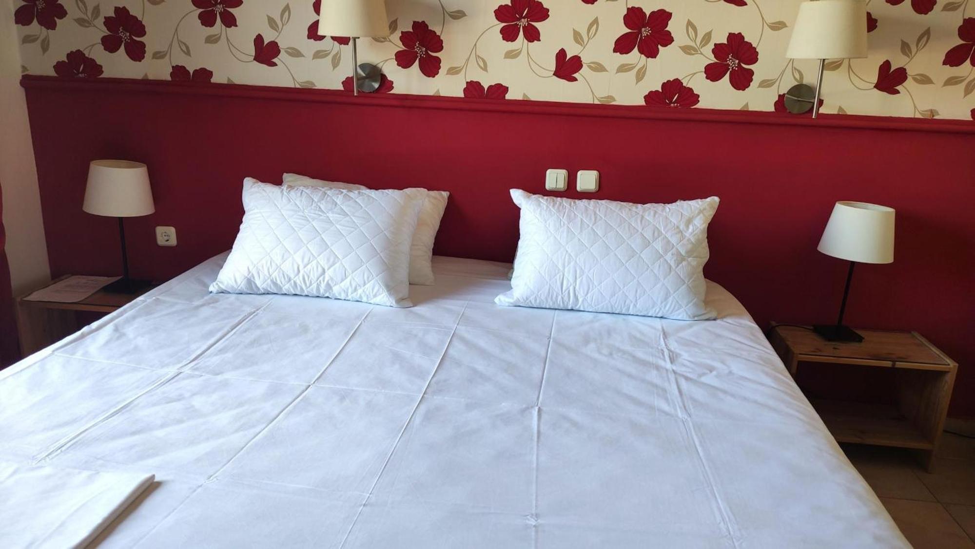 Okeania Seafront Rooms In Kamena Vourla Bagian luar foto