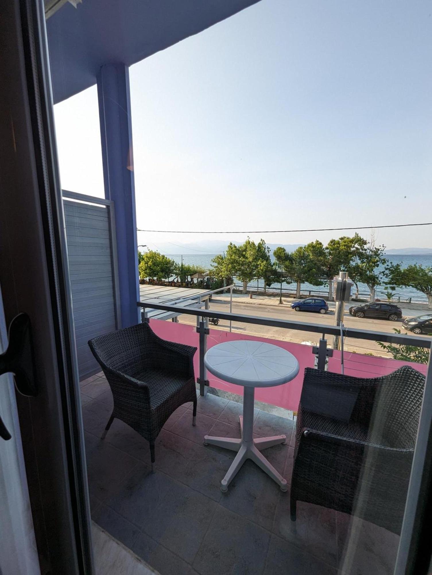 Okeania Seafront Rooms In Kamena Vourla Bagian luar foto