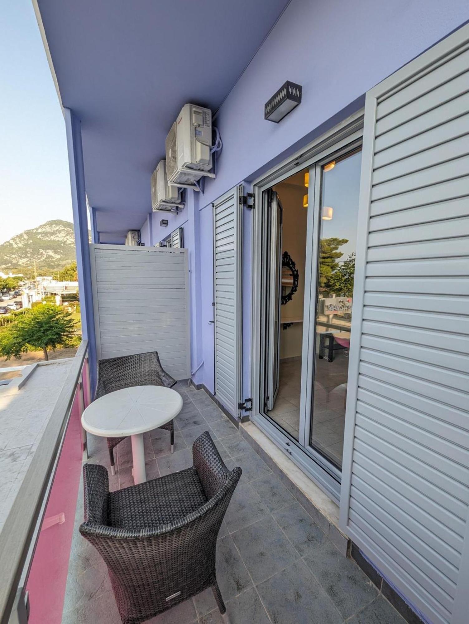 Okeania Seafront Rooms In Kamena Vourla Bagian luar foto