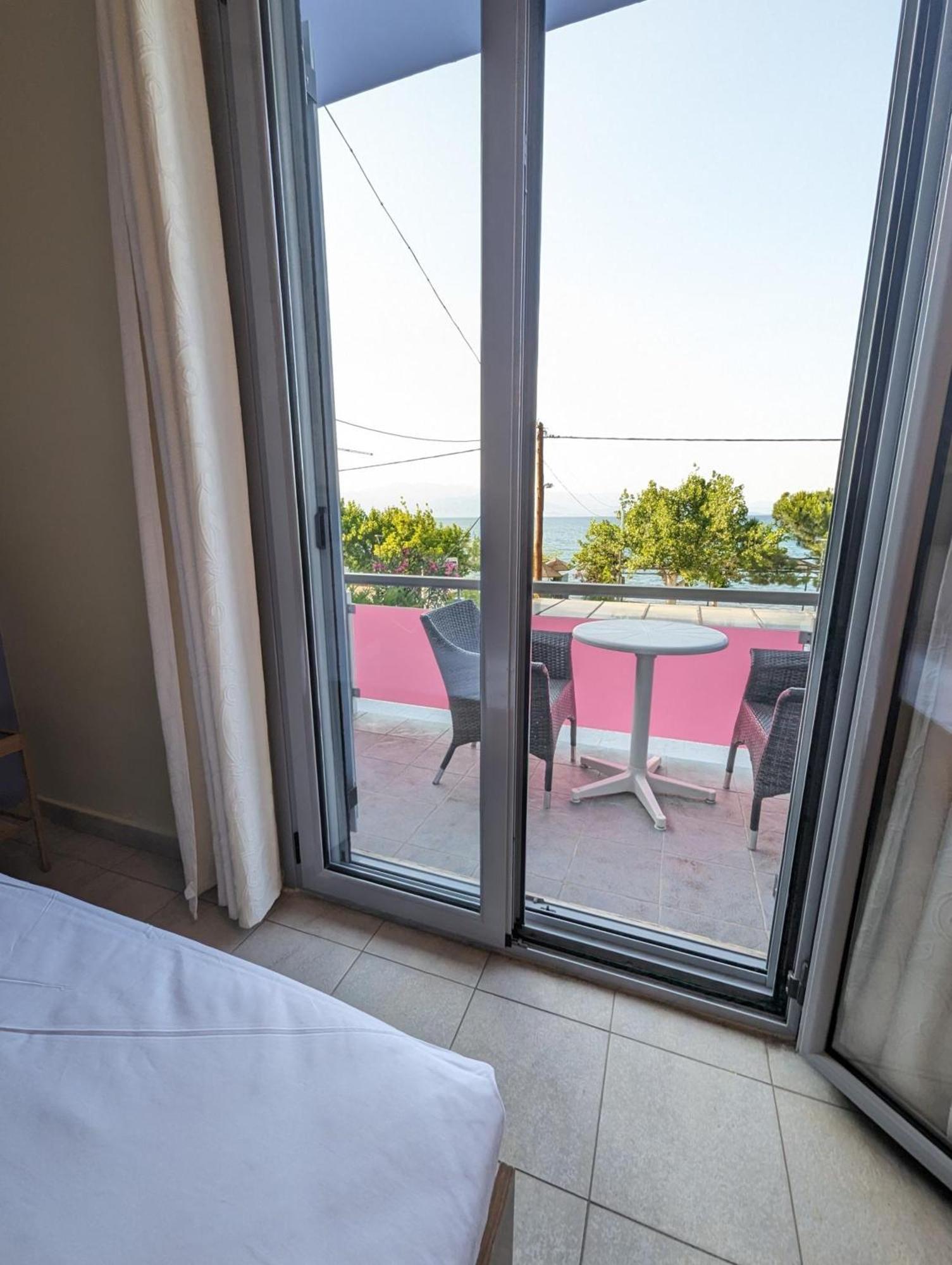 Okeania Seafront Rooms In Kamena Vourla Bagian luar foto