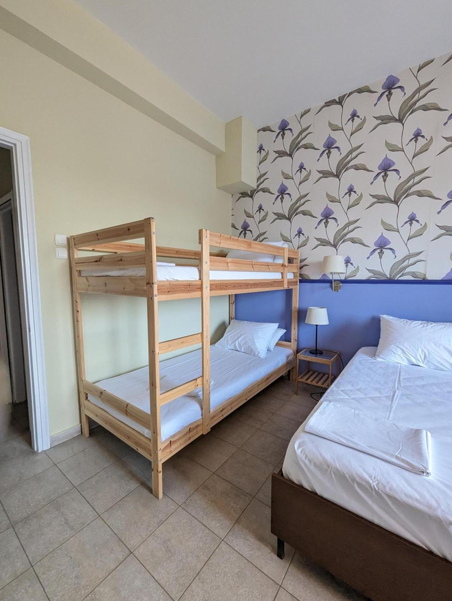 Okeania Seafront Rooms In Kamena Vourla Bagian luar foto