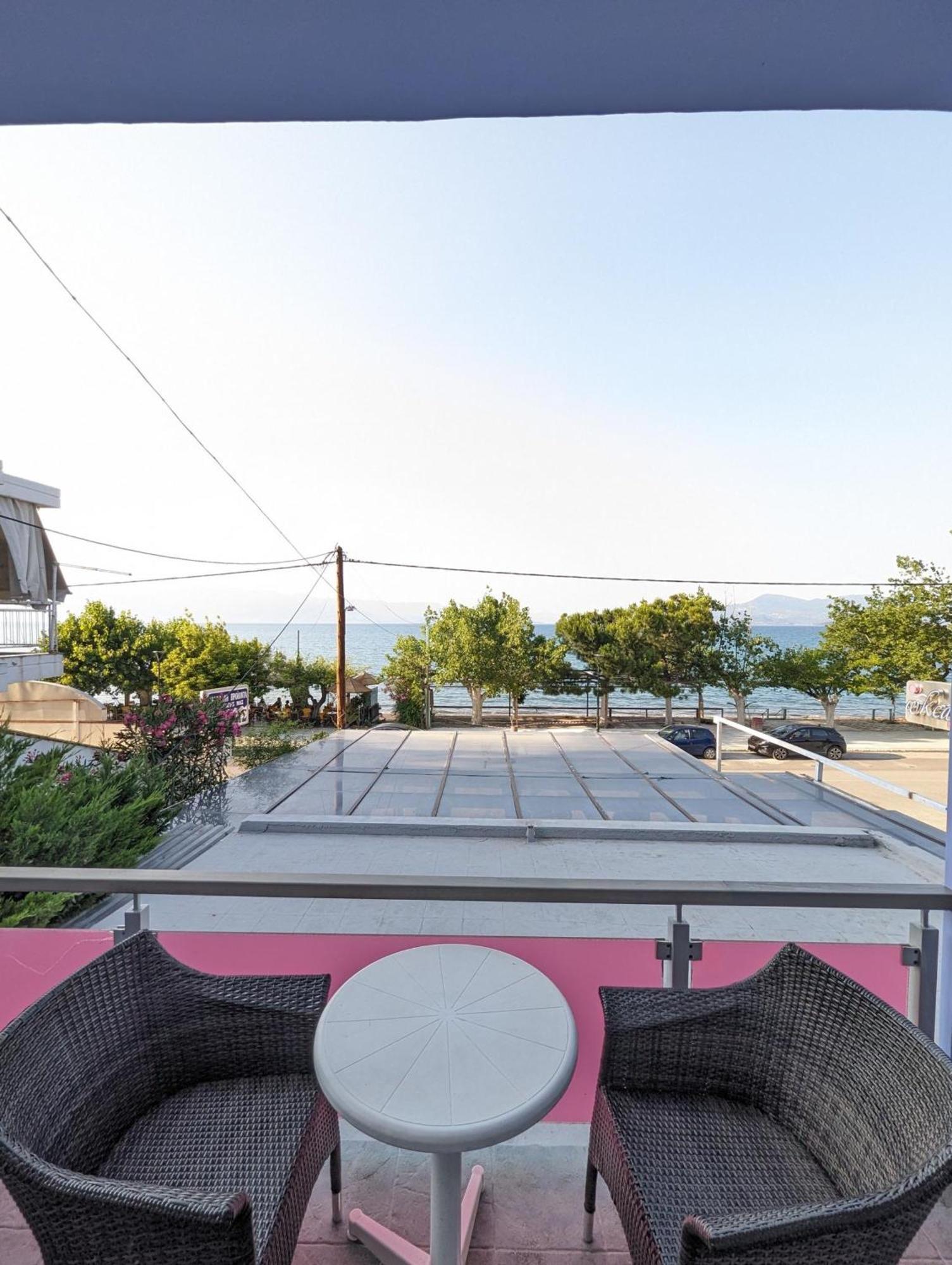 Okeania Seafront Rooms In Kamena Vourla Bagian luar foto
