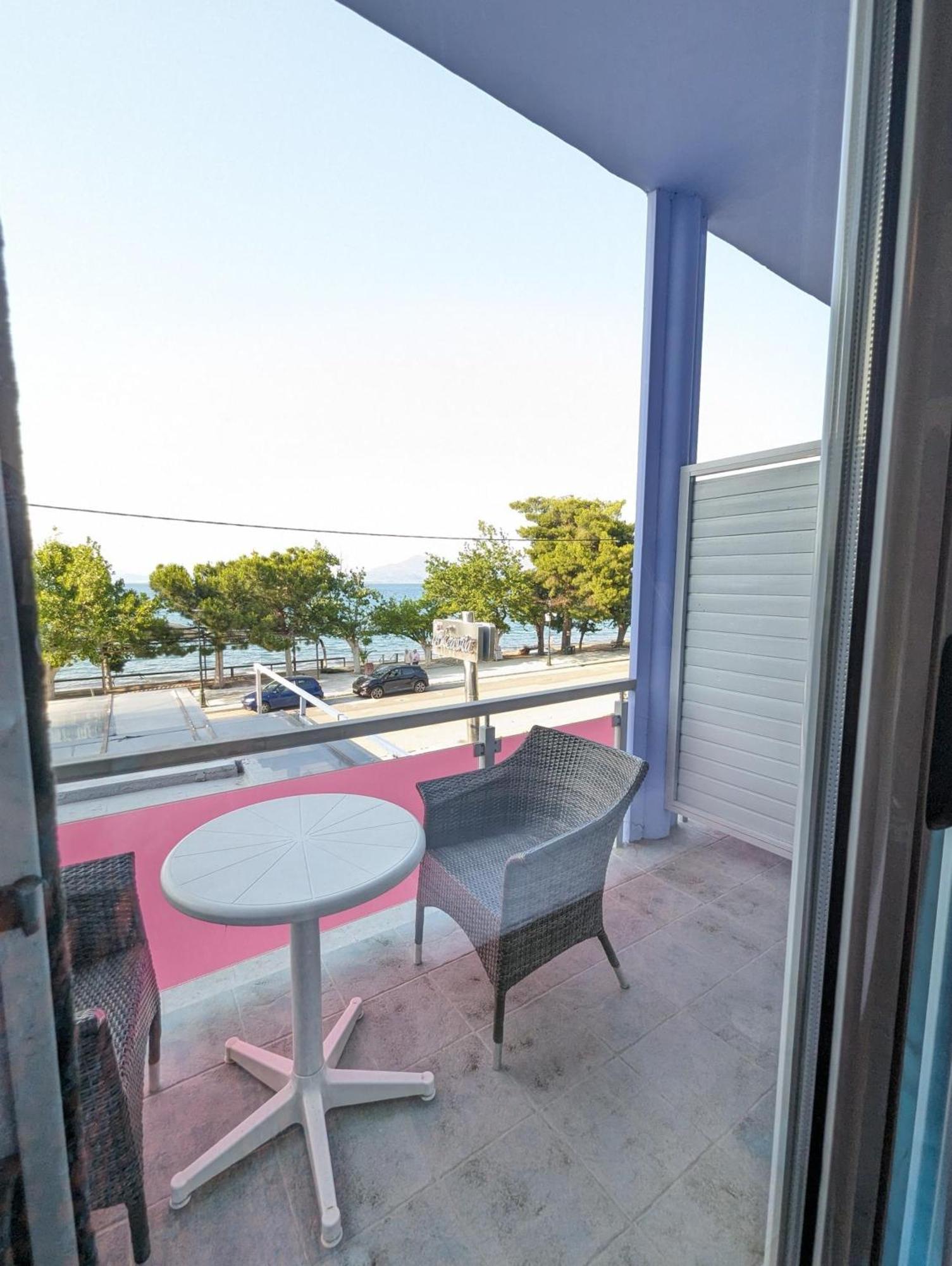 Okeania Seafront Rooms In Kamena Vourla Bagian luar foto