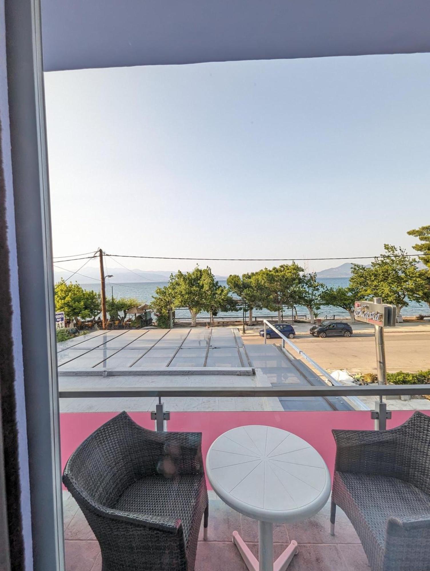 Okeania Seafront Rooms In Kamena Vourla Bagian luar foto