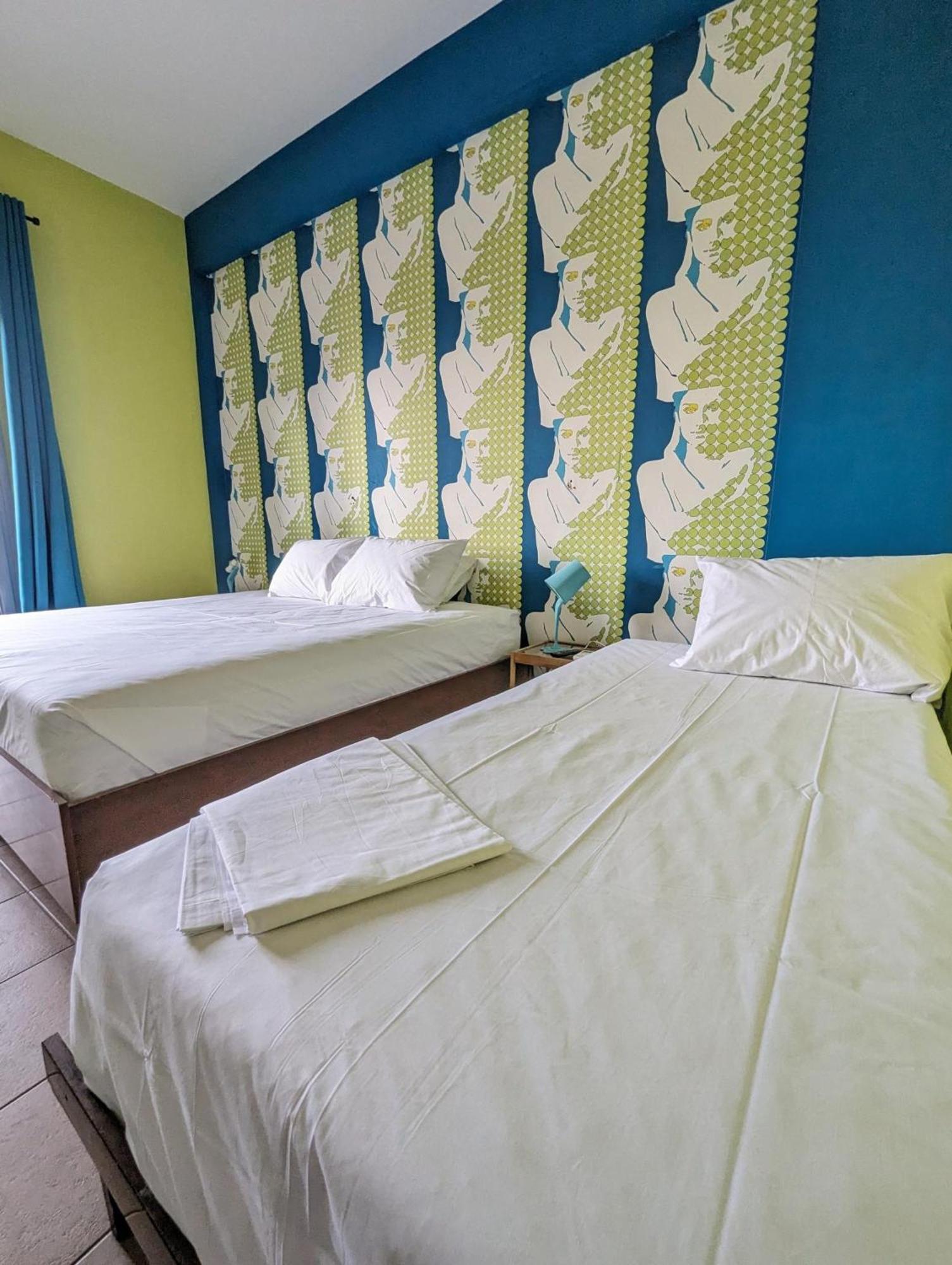 Okeania Seafront Rooms In Kamena Vourla Bagian luar foto
