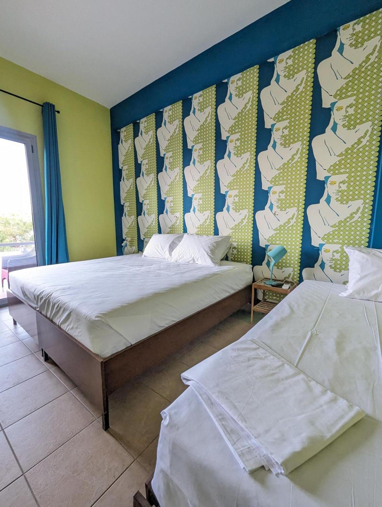 Okeania Seafront Rooms In Kamena Vourla Bagian luar foto