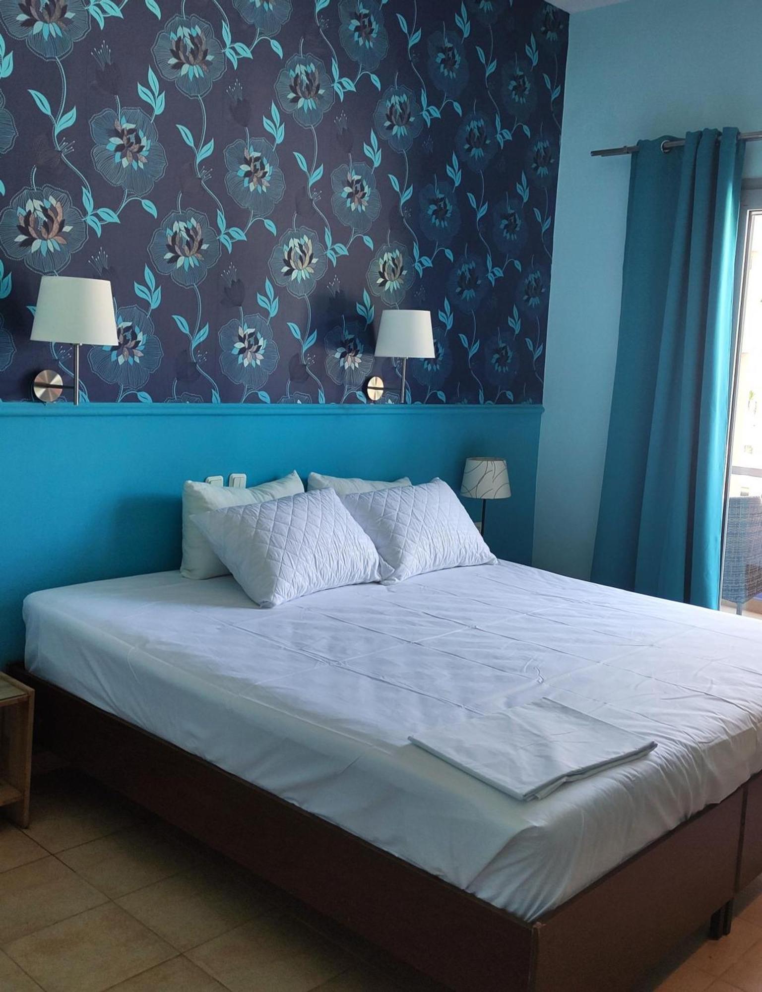 Okeania Seafront Rooms In Kamena Vourla Bagian luar foto