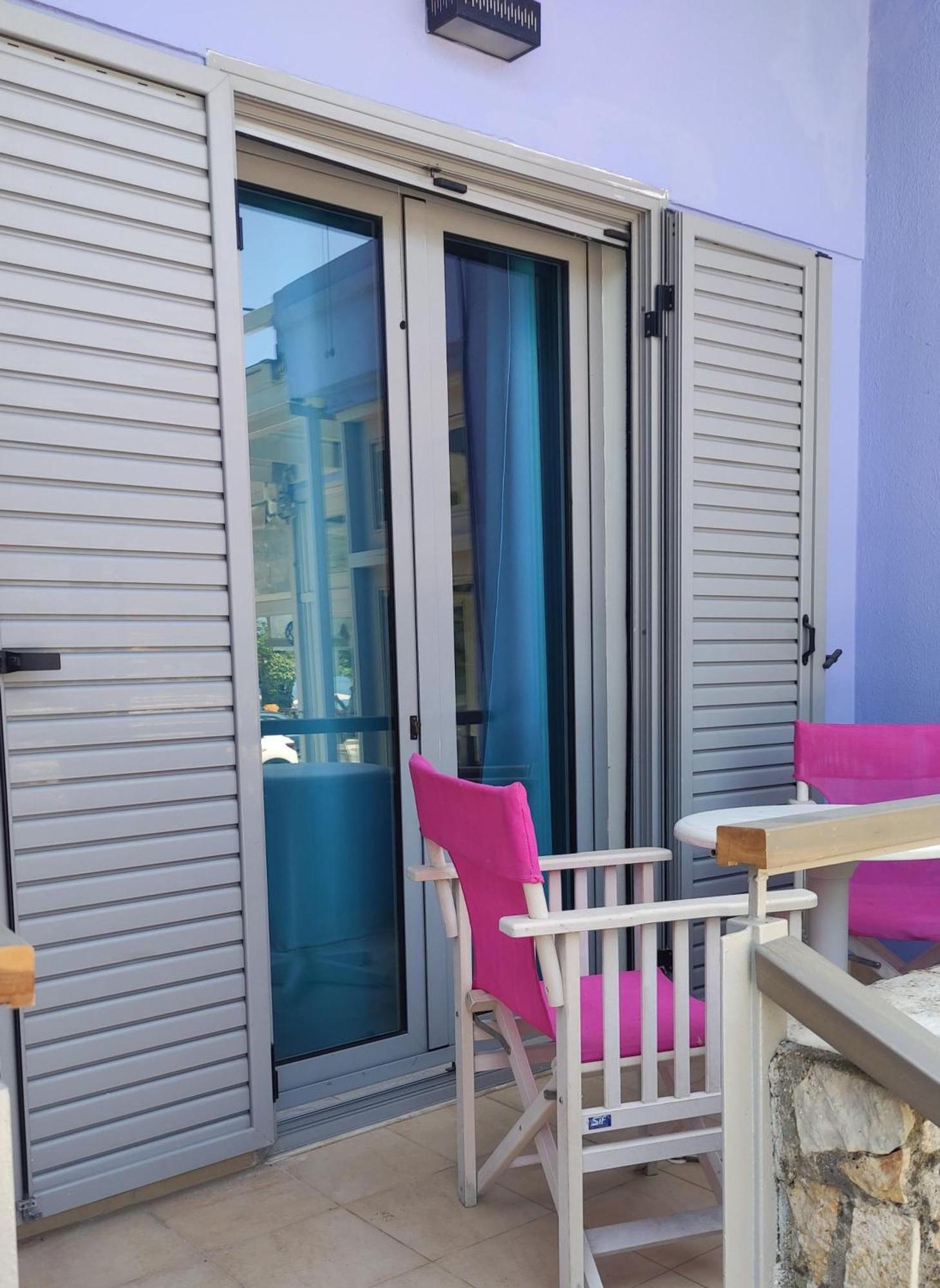 Okeania Seafront Rooms In Kamena Vourla Bagian luar foto