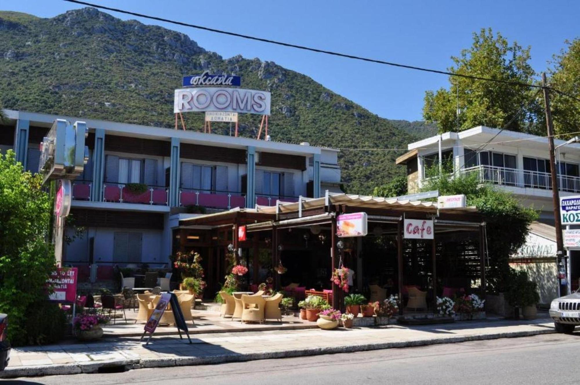 Okeania Seafront Rooms In Kamena Vourla Bagian luar foto