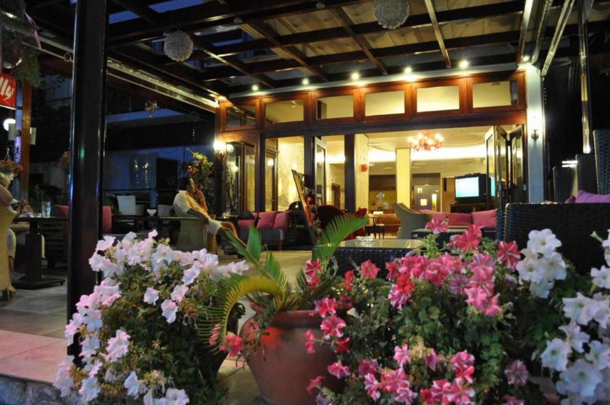 Okeania Seafront Rooms In Kamena Vourla Bagian luar foto