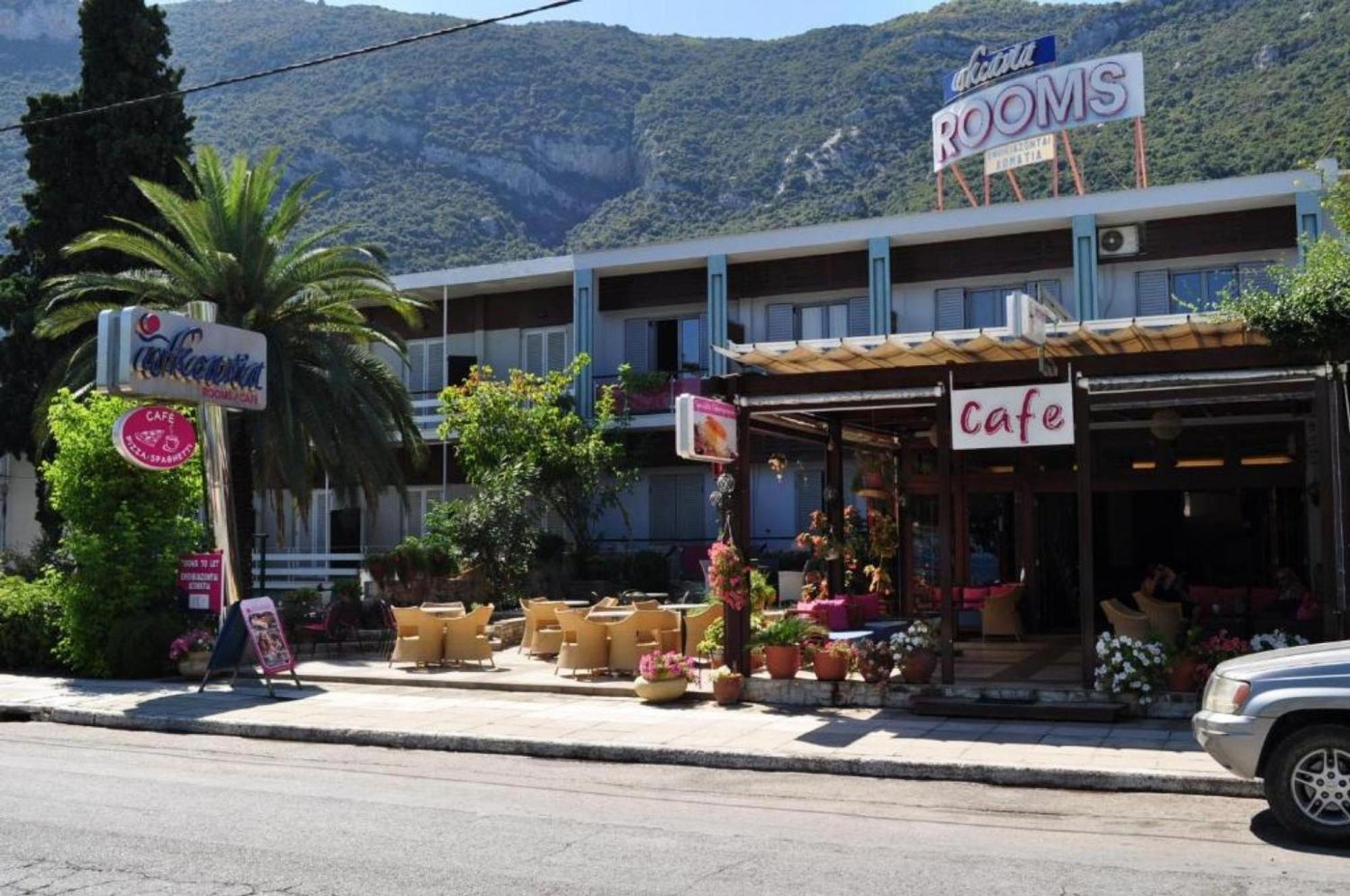 Okeania Seafront Rooms In Kamena Vourla Bagian luar foto
