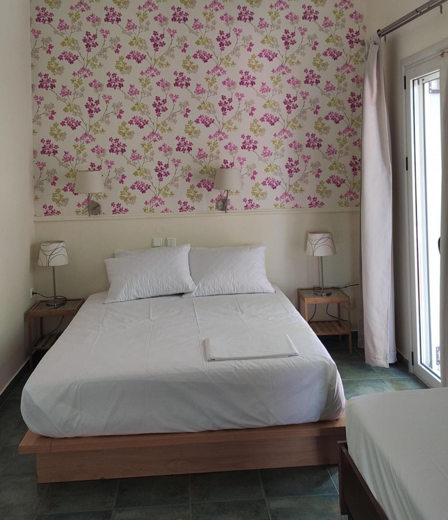 Okeania Seafront Rooms In Kamena Vourla Bagian luar foto